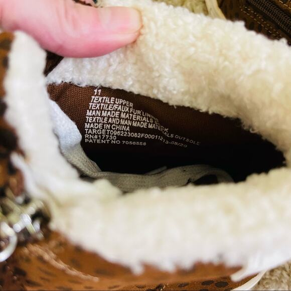 NEW Universal Thread brown leopard animal print Sherpa high top sneakers 11 - Picture 7 of 9